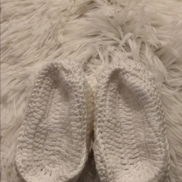CARTERS NEWBORN SIZE. COLOR WHITE. SLIP ON. KNIT - Picture 4 of 5